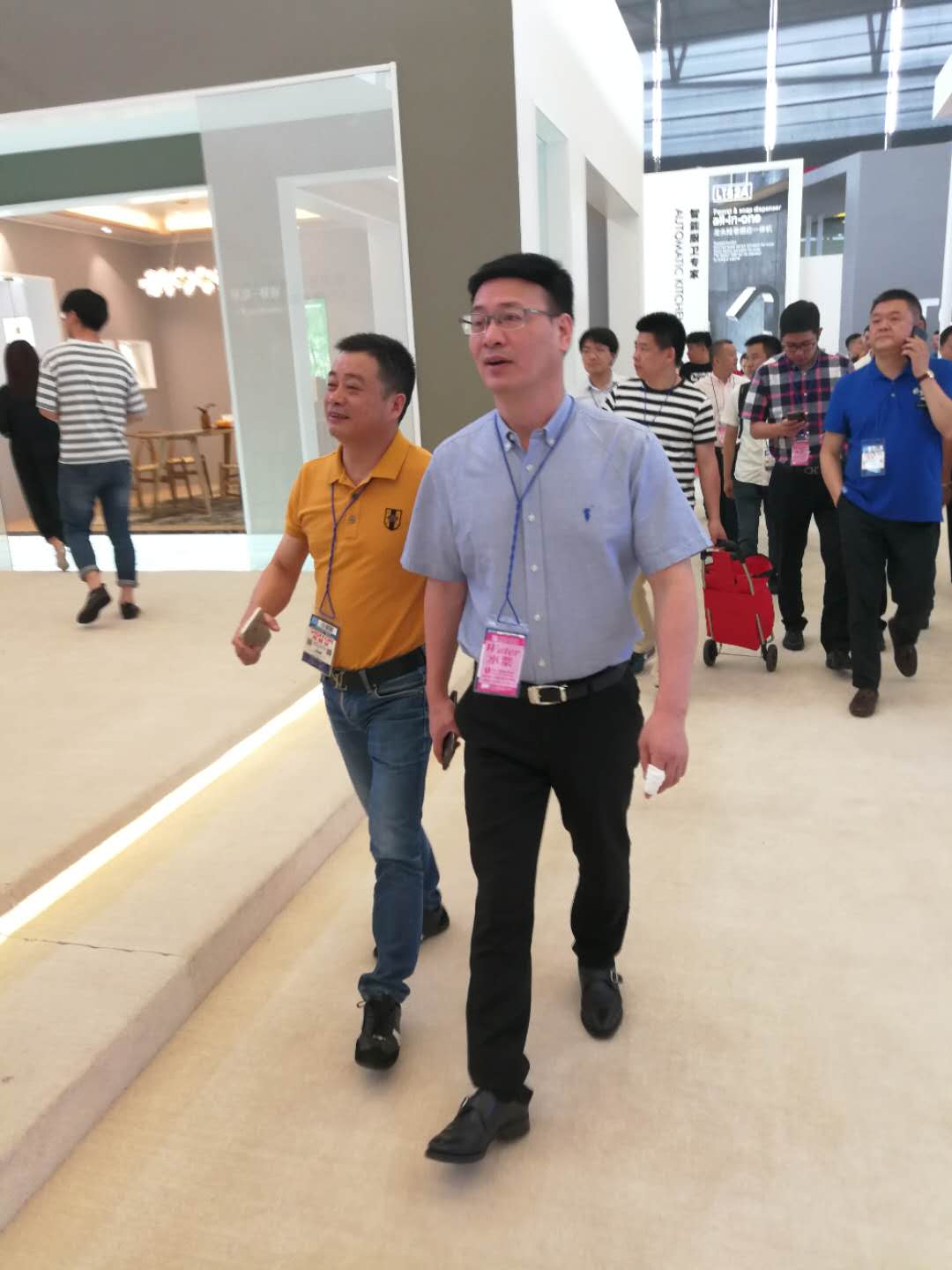 玉環(huán)副市長蔡木貴一行7人參觀中國上海國際廚房衛(wèi)浴博覽會(huì)